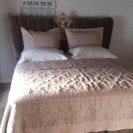 Habitación en casa particular Teos Butik